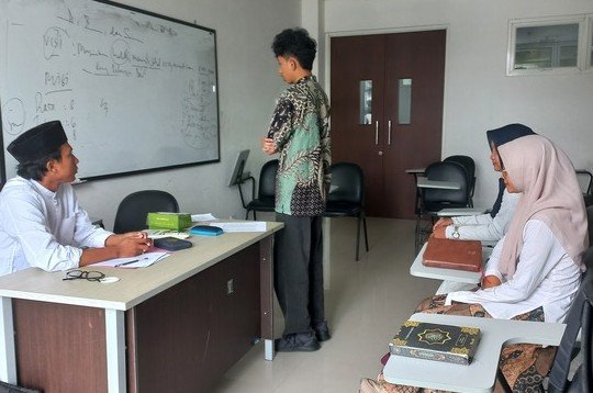 Benteng Mutu Spiritual: Ma'had Al-Jami'ah Ronggowarsito UIN Raden Mas Said Sukses Uji Kompetensi Ribuan Mahasiswa Baru dalam SKL Ibadah & Al-Qur'an